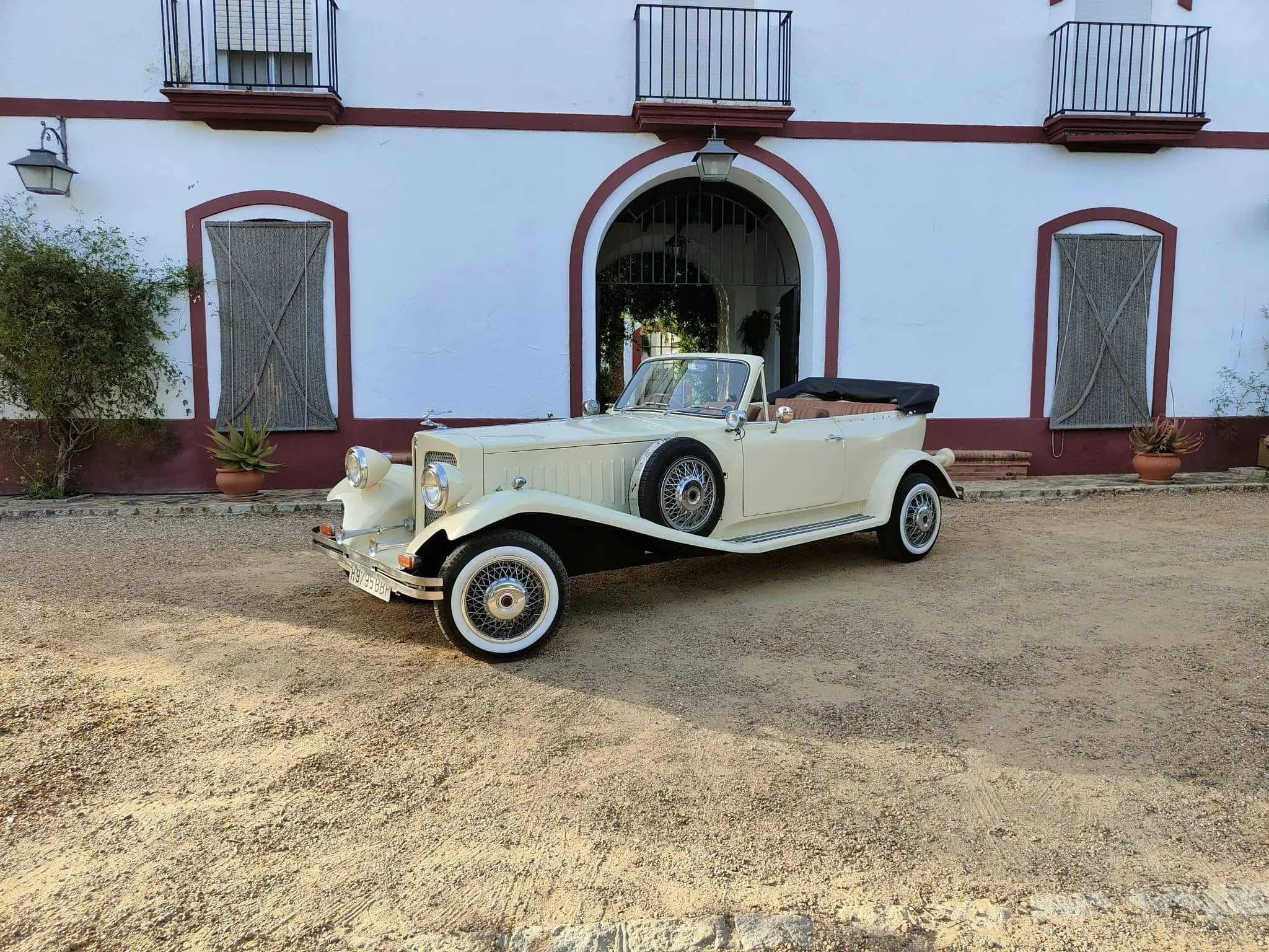 Beauford Años 80 (réplica de 1930) - Coche clásico para alquiler en bodas Sevilla - Imagen 1 de 6