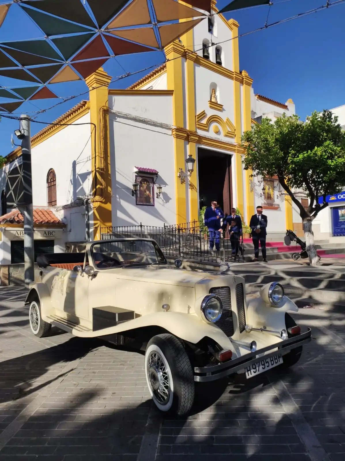 Beauford Años 80 (réplica de 1930) - Coche clásico para alquiler en bodas Sevilla - Imagen 4 de 6