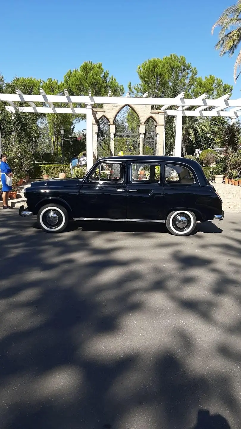 Austin FX4 (Taxi inglés) 1978 - Coche clásico para alquiler en bodas Sevilla - Imagen 1 de 7