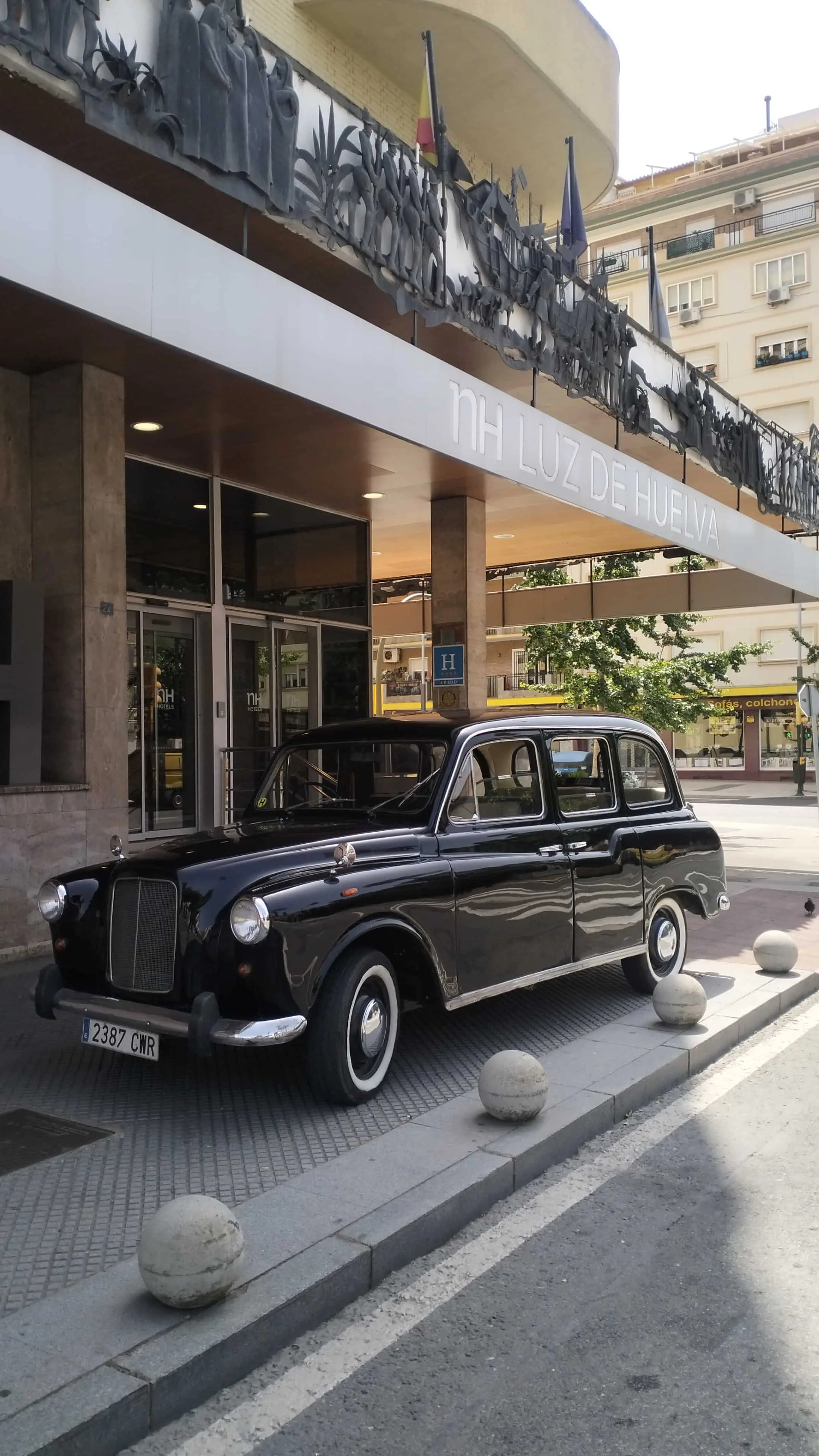Austin FX4 (Taxi inglés) 1978 - Coche clásico para alquiler en bodas Sevilla - Imagen 4 de 7